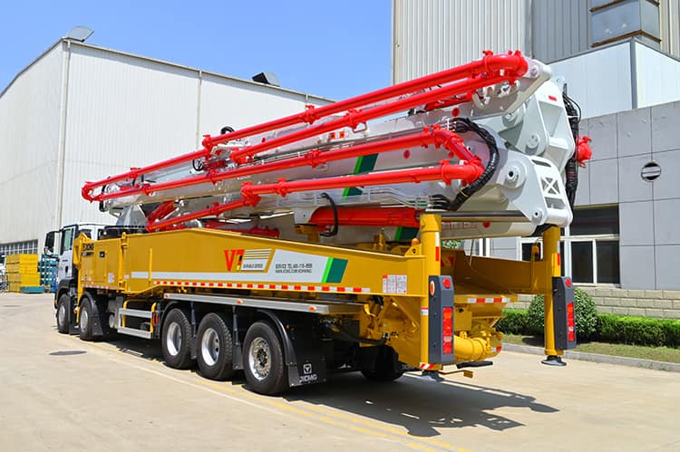 XCMG Schwing 67m big concrete pump with truck HB67V China concrete with sinotruk chassis truck price